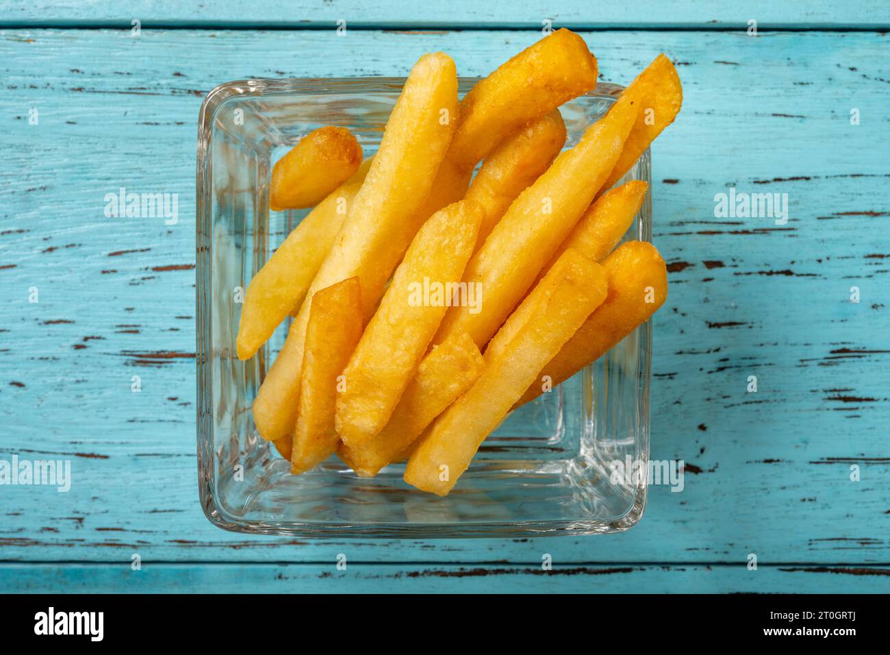 Pommes Frites von oben in horizontaler Zusammensetzung Stockfoto