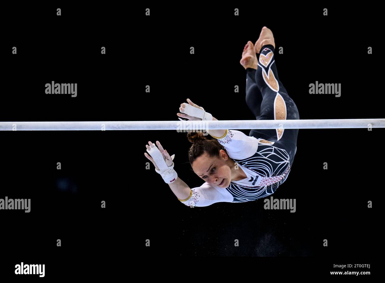 Antwerpen, Belgien. Oktober 2023. Turnen: Weltmeisterschaft 2023, Frauen, Allround, Finale, Sportpaleis. Sarah Voss aus Deutschland in Aktion auf unebenen Bars. Quelle: Tom Weller/dpa/Alamy Live News Stockfoto