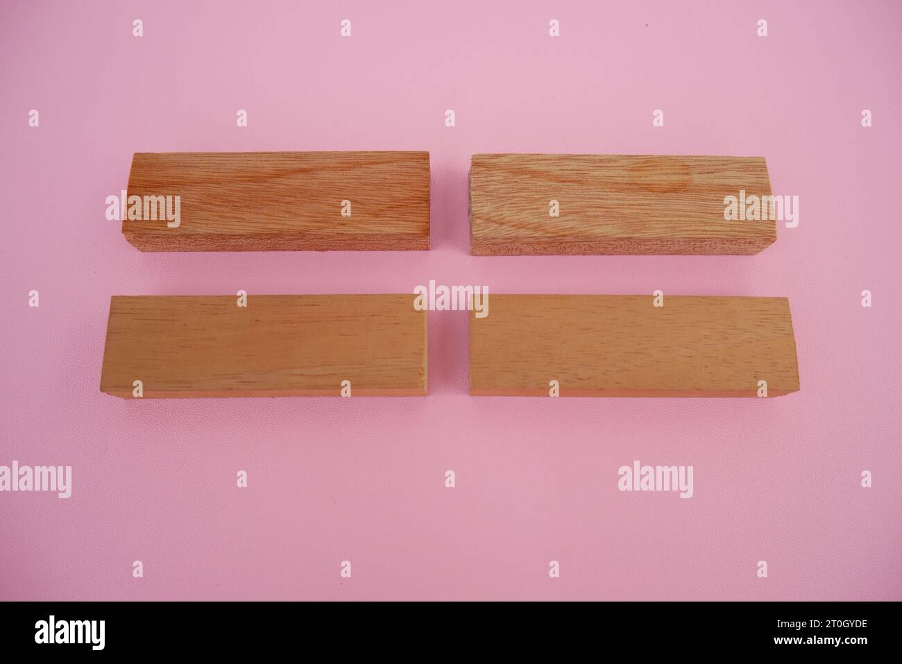 Neue Denkweise und neue Ergebnisse, inspirierende handschriftliche Notiz auf gelbem Haftnotiz, Konzept für Unternehmen, Bildung und persönliche Entwicklung Stockfoto