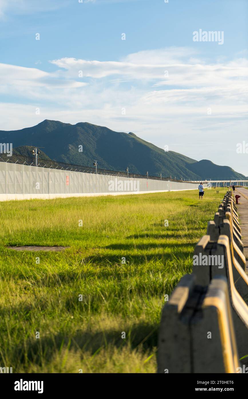 South Perimeter Road, MRO-Gebiet des Flughafens Hong Kong, September 2023 Stockfoto