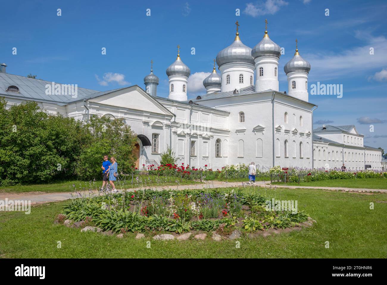 VELIKY NOWGOROD, RUSSLAND - 15. JULI 2023: Auf dem Territorium von St. Georges Kloster, Veliky Nowgorod Stockfoto