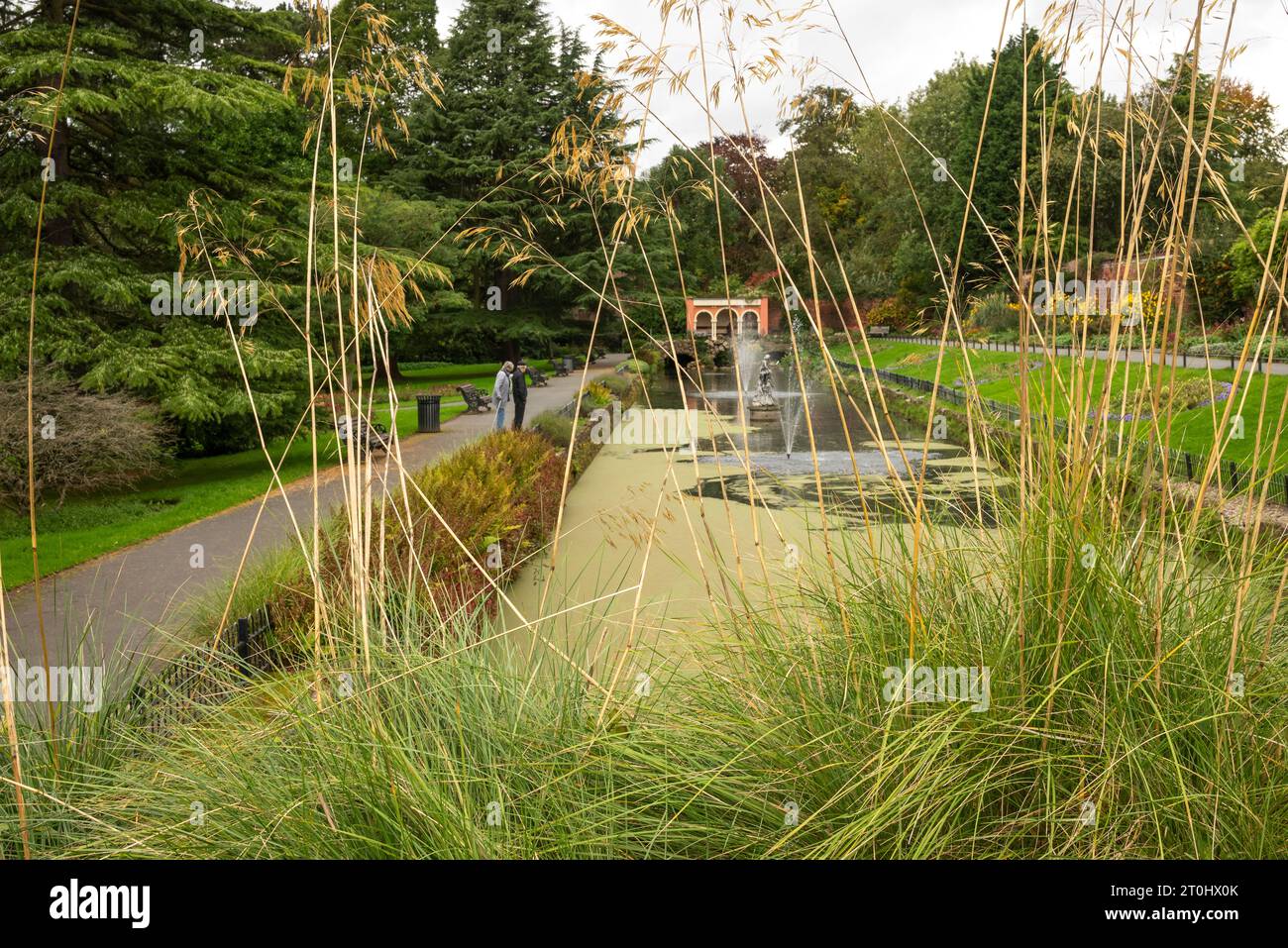 Canal Gardens, Roundhay Park, Leeds, West Yorkshire, Großbritannien im Oktober Stockfoto