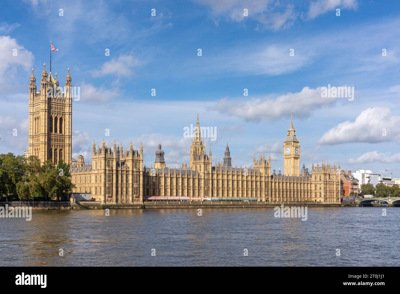 Big Ben und Houses of Parliament auf der anderen Seite der Themse, South Bank, London Borough of Lambeth, Greater London, England, Vereinigtes Königreich Stockfoto