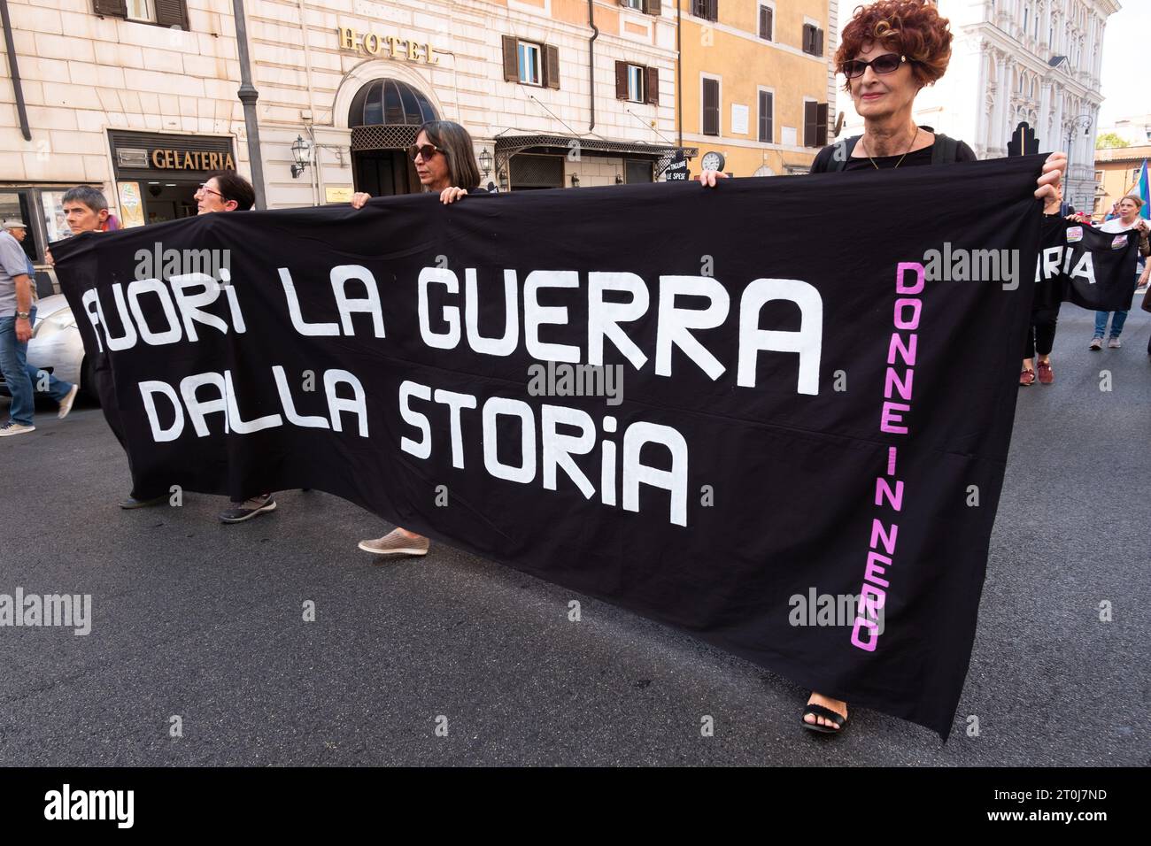 Rom, RM, Italien. Oktober 2023. 100.000 Arbeiter versammelten sich in Rom, um ihre Rechte zu unterstützen und gegen die Regierung zu protestieren. (Kreditbild: © Marco Di Gianvito/ZUMA Press Wire) NUR REDAKTIONELLE VERWENDUNG! Nicht für kommerzielle ZWECKE! Stockfoto