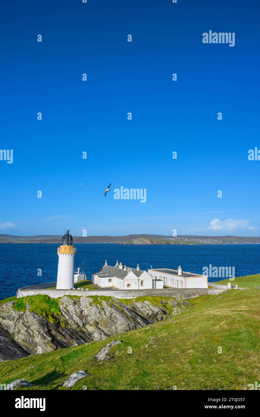 Bressay Lighthouse mit Blick auf Festland, Bressay, Shetland, Schottland, Großbritannien Stockfoto