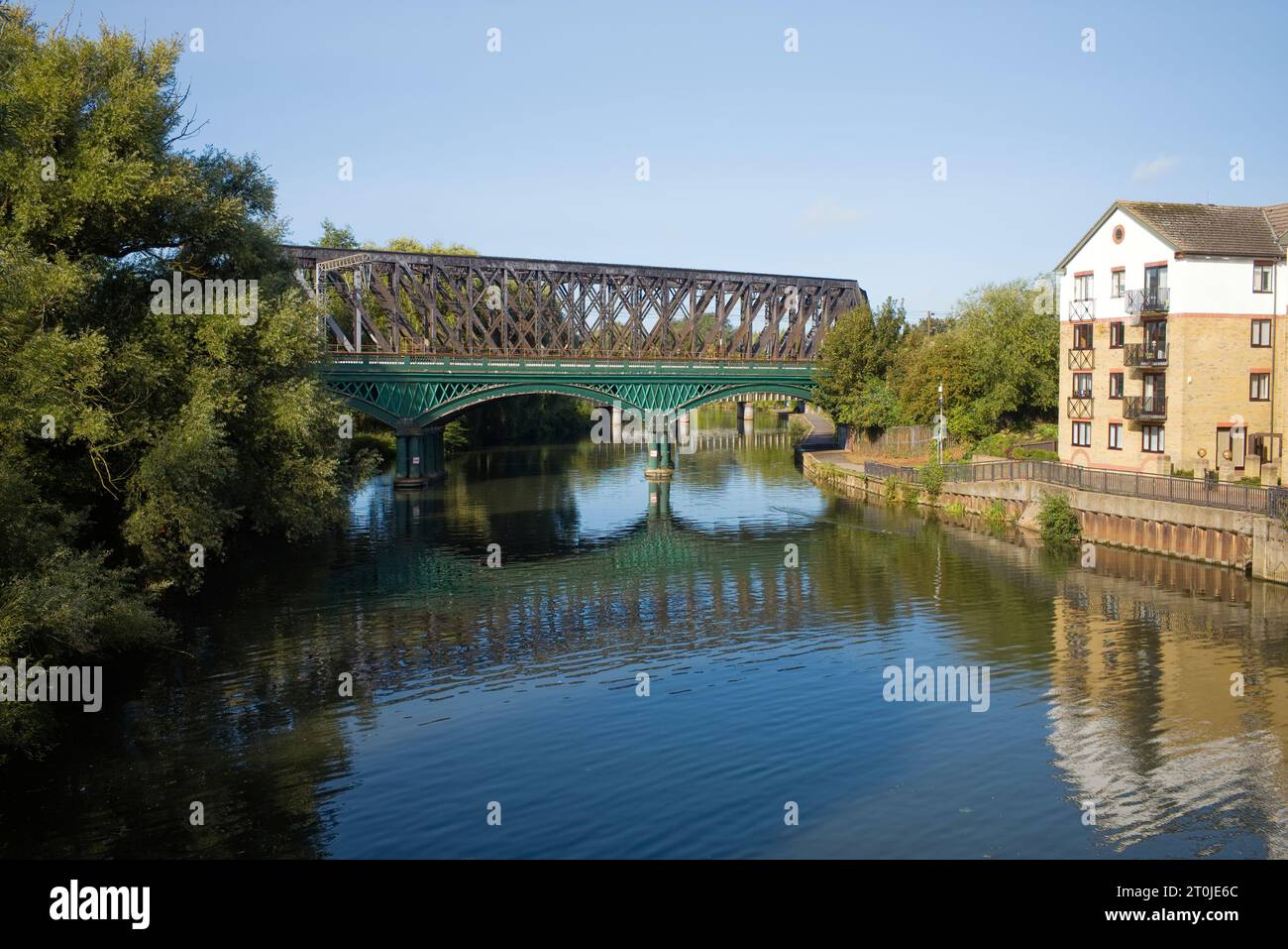 Die gusseiserne Eisenbahnbrücke über den Fluss Nene in Peterborough Stockfoto