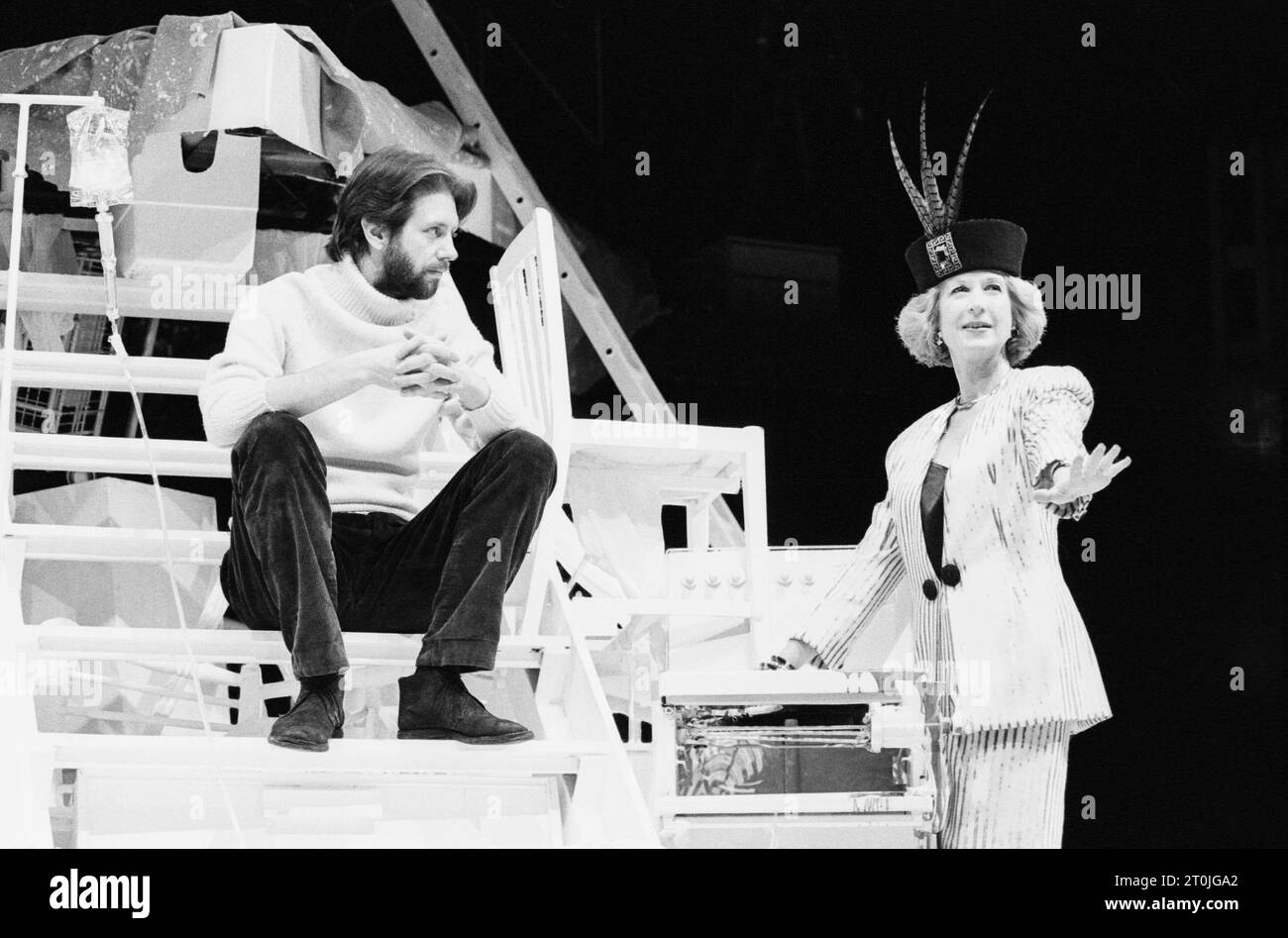 Mike Kenny (Alec), Lucinda Curtis (Marion) in OWNERS by Caryl Churchill at the Young Vic, London SE1 06/04/1987 Design: Mark Thompson Beleuchtung: Paul Denby Regie: Annie Castledine Stockfoto