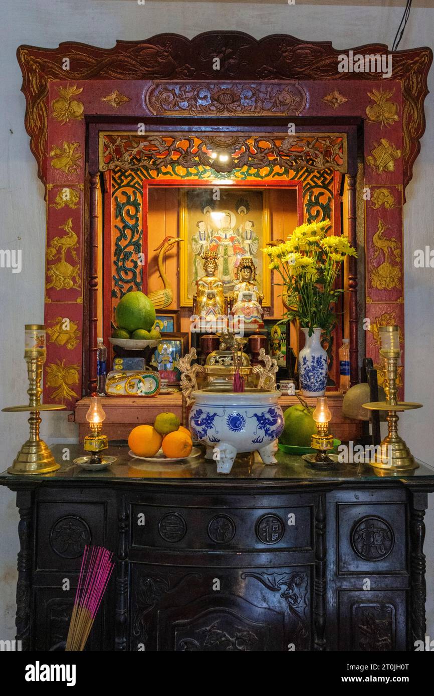 Hoi An, Vietnam. Seitenaltar des Quan Cong Tempels. Stockfoto