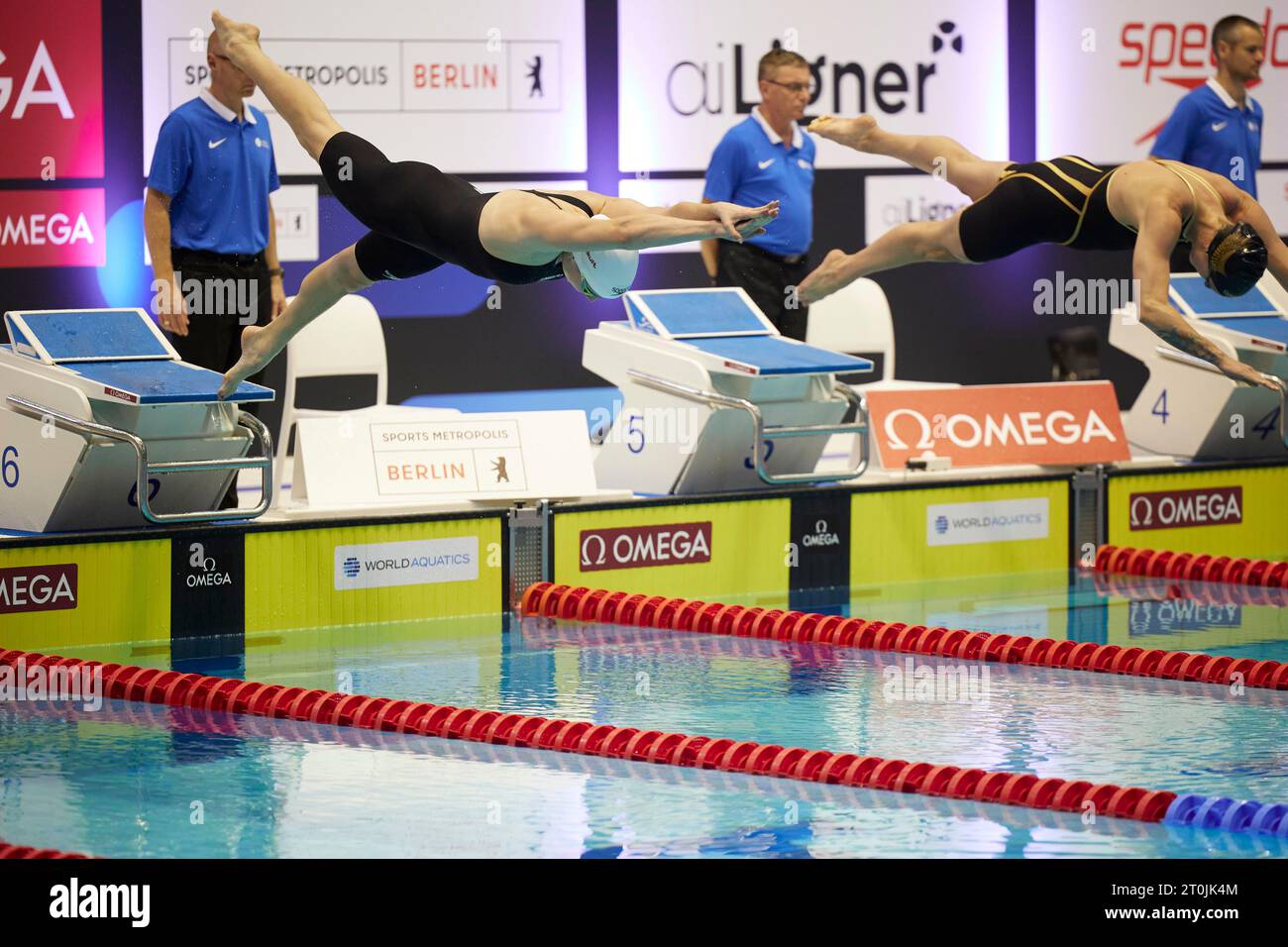 Berlin, Deutschland. Oktober 2023. Schwimmen: World Cup, 50 m Schmetterling, Frauen: Angelina Kohler (l) aus Deutschland beim World Aquatics Swimming World Cup 2023 in der Schwimm- und Tauchhalle im Europa-Sportpark (SSE). Quelle: Jörg Carstensen/dpa/Alamy Live News Stockfoto