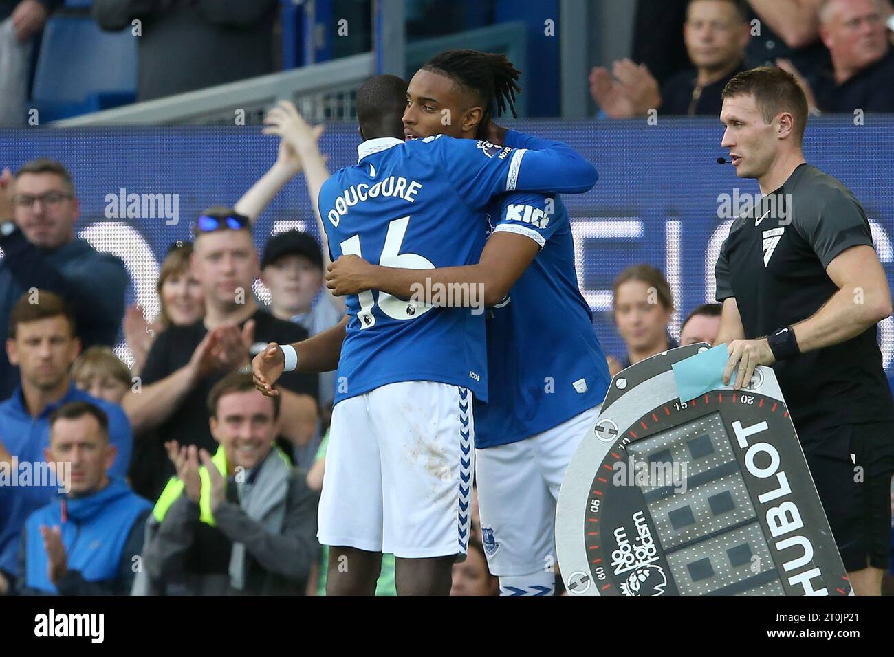 Everton, Großbritannien. Oktober 2023. Youssef Chermiti aus Everton ersetzt Abdoulaye Doucoure aus Everton. Premier League Spiel Everton gegen AFC Bournemouth am Samstag, den 7. Oktober 2023, im Goodison Park in Liverpool. Dieses Bild darf nur für redaktionelle Zwecke verwendet werden. Nur redaktionelle Verwendung, Bild von Chris Stading/Andrew Orchard Sportfotografie/Alamy Live News Credit: Andrew Orchard Sportfotografie/Alamy Live News Stockfoto