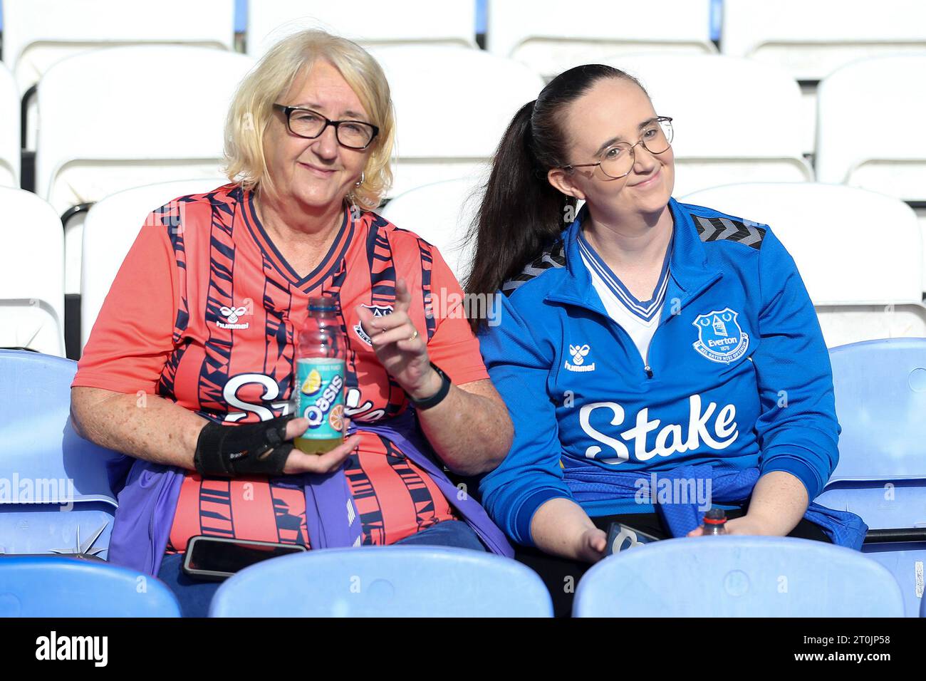 Everton, Großbritannien. Oktober 2023. Everton-Fans machen sich bereit für das Spiel. Premier League Spiel Everton gegen AFC Bournemouth am Samstag, den 7. Oktober 2023, im Goodison Park in Liverpool. Dieses Bild darf nur für redaktionelle Zwecke verwendet werden. Nur redaktionelle Verwendung, Bild von Chris Stading/Andrew Orchard Sportfotografie/Alamy Live News Credit: Andrew Orchard Sportfotografie/Alamy Live News Stockfoto