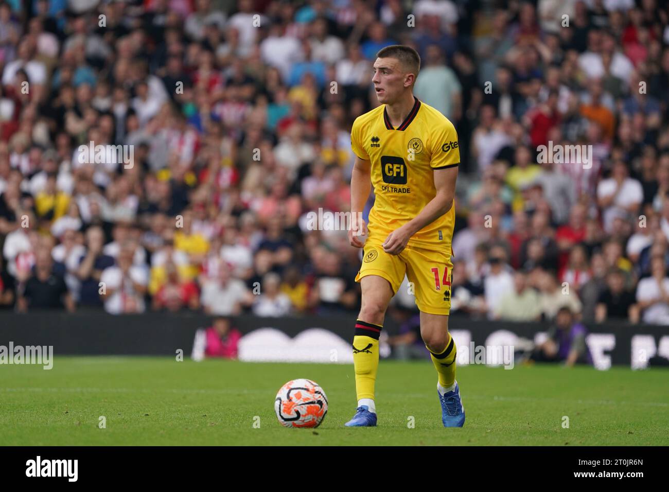 LONDON, ENGLAND - 07. OKTOBER: Luke Thomas von Sheffield United während des Premier League-Spiels zwischen Fulham und Sheffield United am 7. Oktober 2023 in Craven Cottage in London, England. (Foto: Dylan Hepworth/MB Media) Stockfoto