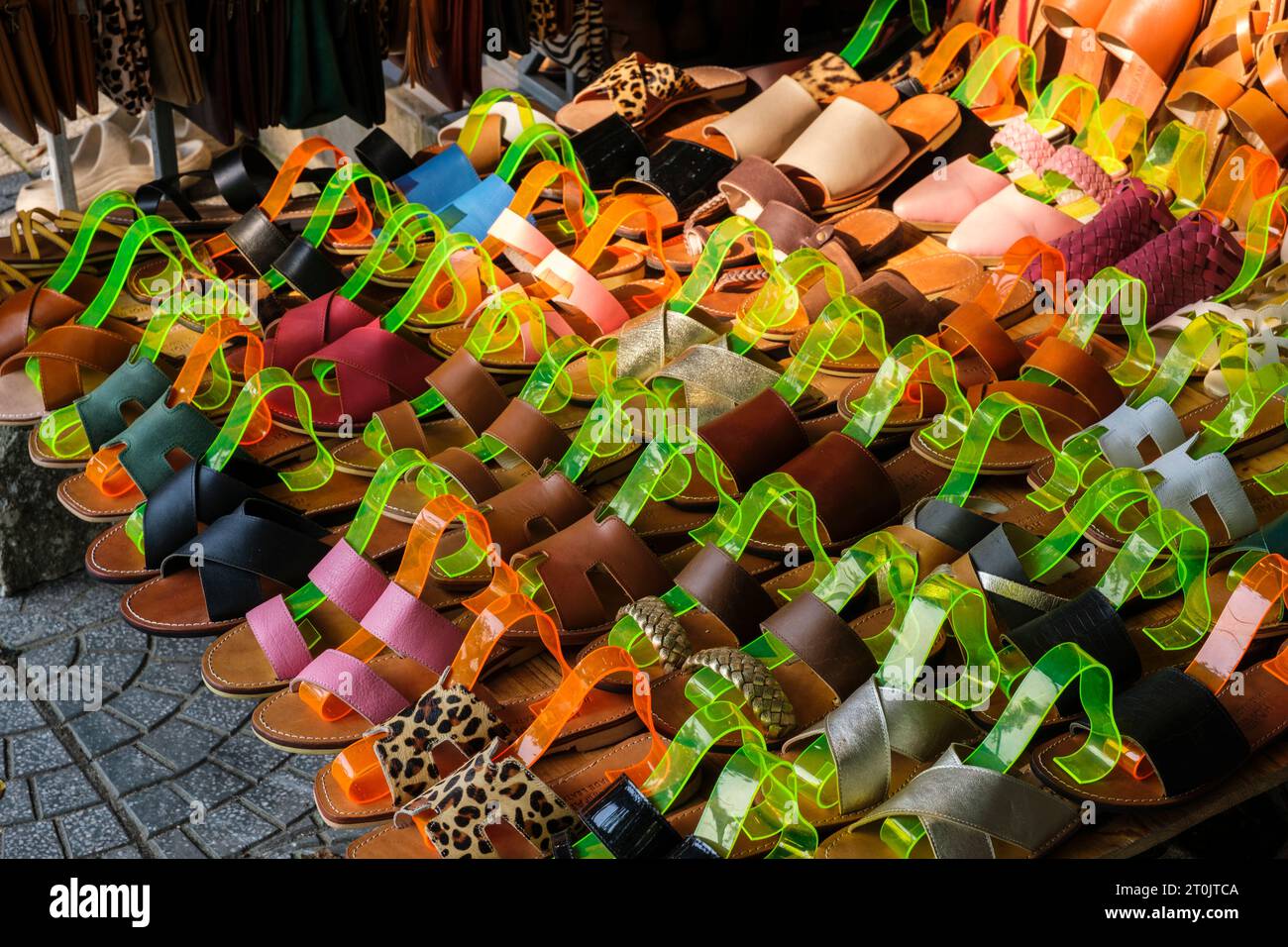 Hoi An, Vietnam. Sandalen zum Verkauf. Stockfoto