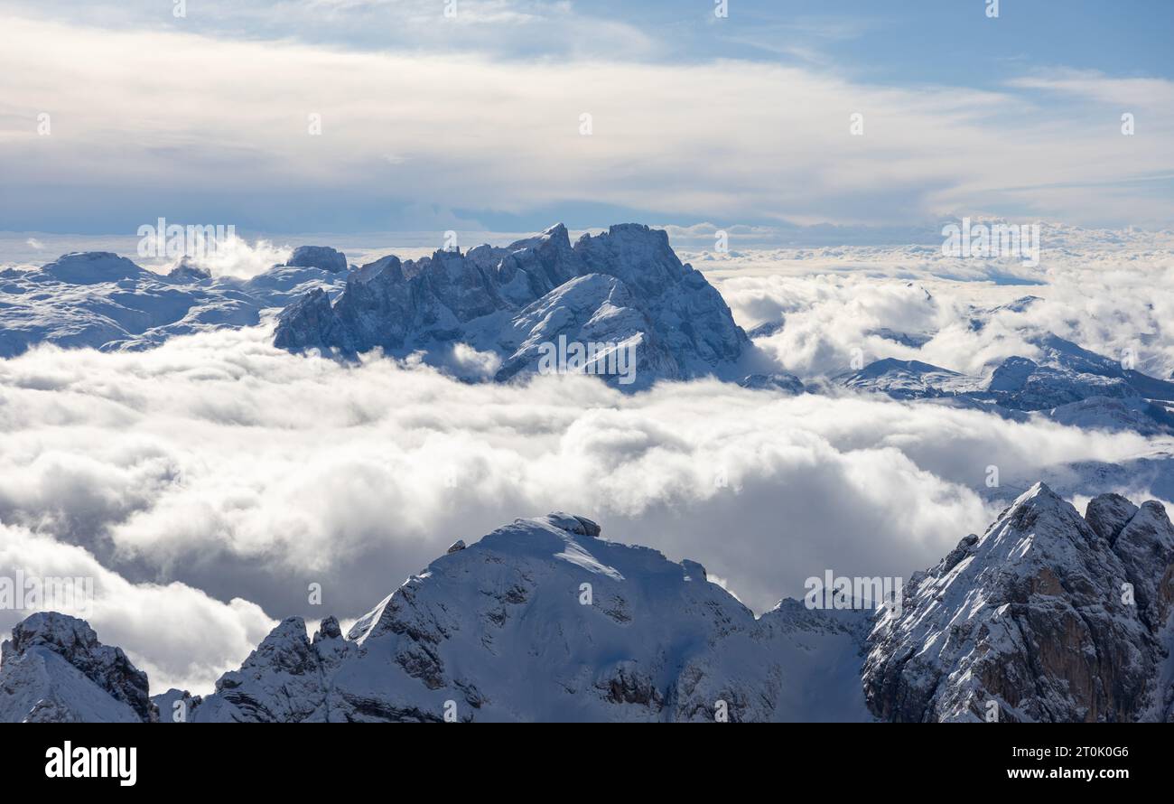 Winter Italien Dolomiten mit Schnee bedeckt. Hochwertige Fotos Stockfoto