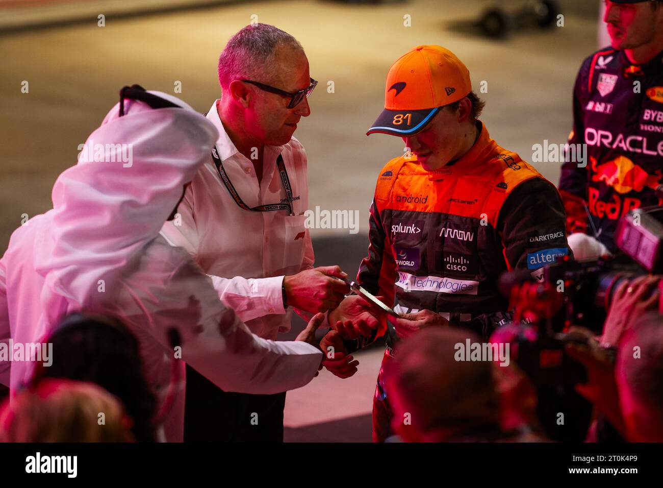 PIASTRI Oscar (aus), McLaren F1 Team MCL60, DOMENICALI Stefano (ita), Chairman und CEO der Formel-1-Gruppe FOG, Porträt während des Formel-1-Grand Prix 2023 in Katar, 17. Runde der Formel-1-Weltmeisterschaft 2023 vom 6. Bis 8. Oktober 2023 auf dem Lusail International Circuit in Doha, Katar Stockfoto