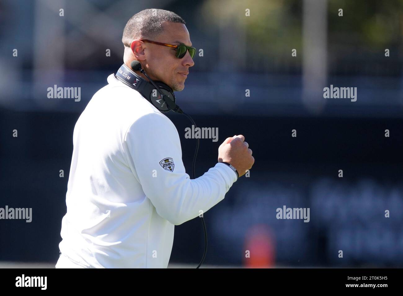 Western Michigan head coach Lance Taylor urges his team on during the second half of an NCAA college football game against Mississippi State, Saturday, Oct. 7, 2023, in Starkville, Miss. (AP Photo/Rogelio V. Solis) Stockfoto