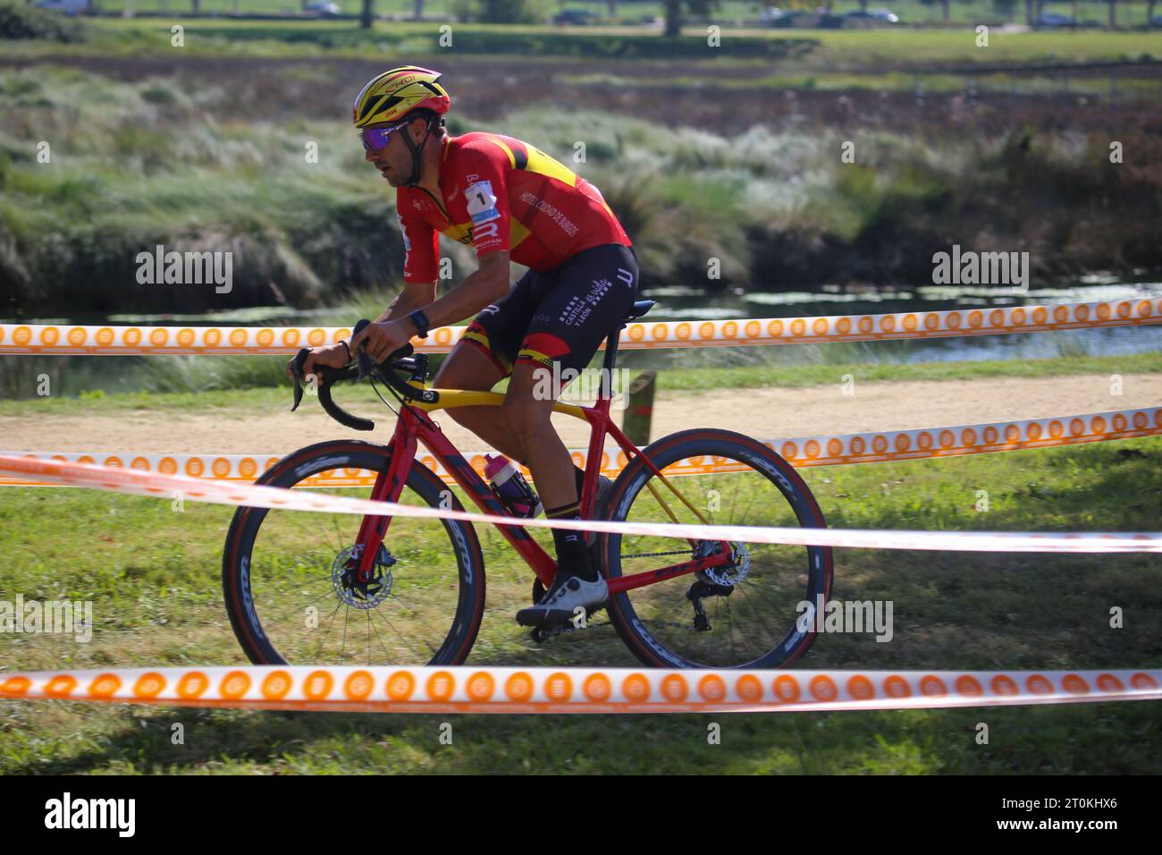 Pontevedra, Galicien, Spanien. Oktober 2023. Pontevedra, Spanien, 07. Oktober 2023: Der Radfahrer Felipe Orts (1) während des männlichen Elite-Tests der Gran Premio Cidade de Pontevedra 2023 am 07. Oktober 2023 in Pontevedra, Spanien. (Kreditbild: © Alberto Brevers/Pacific Press via ZUMA Press Wire) NUR REDAKTIONELLE VERWENDUNG! Nicht für kommerzielle ZWECKE! Stockfoto