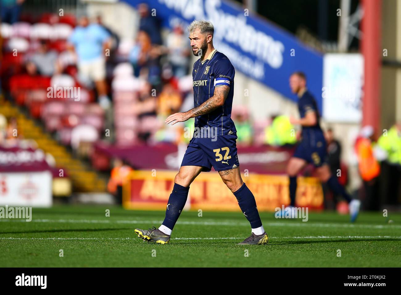 The University of Bradford Stadium, Bradford, England - 7. Oktober 2023 Charlie Austin (32) aus Swindon Town - während des Spiels Bradford City gegen Swindon Town, Sky Bet League Two, 2023/24, The University of Bradford Stadium, Bradford, England - 7. Oktober 2023 Credit: Arthur Haigh/WhiteRosePhotos/Alamy Live News Stockfoto