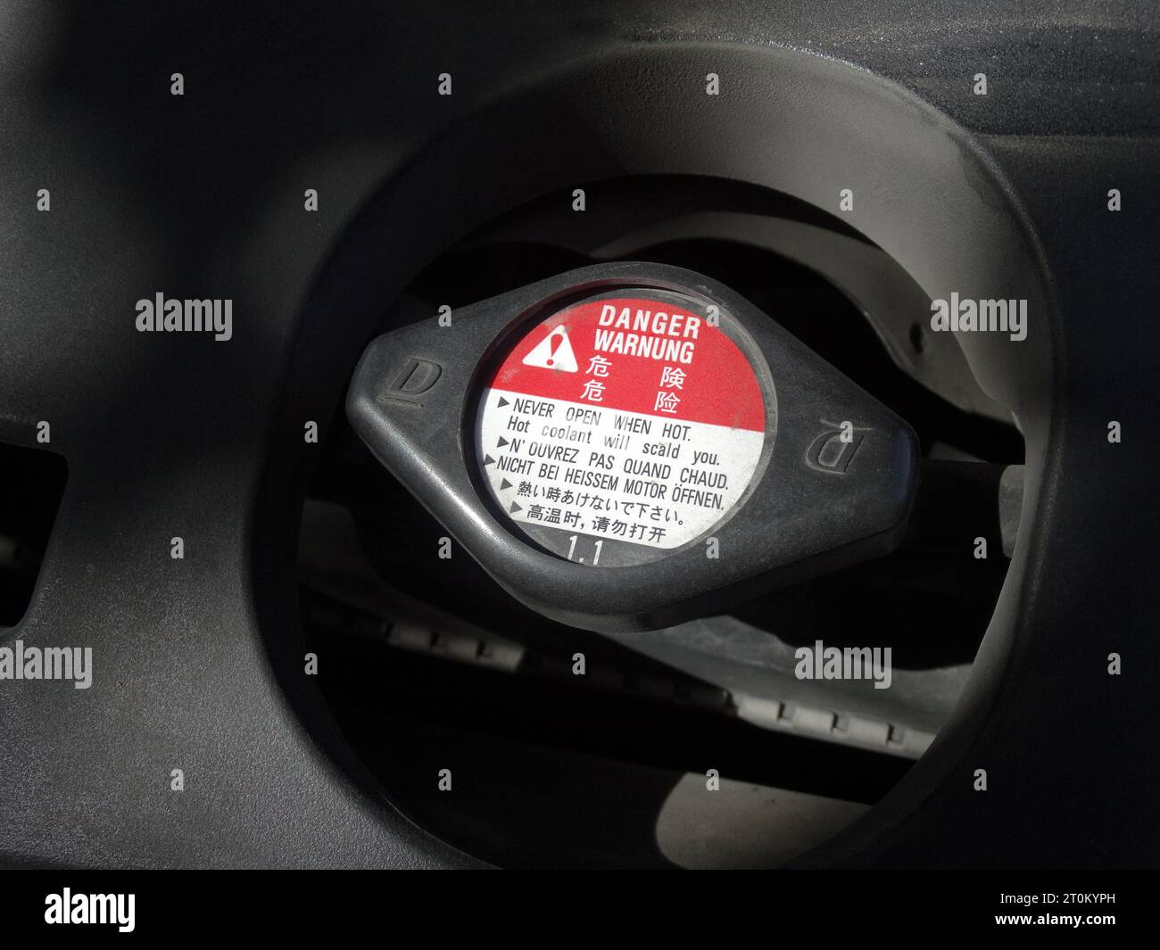 Kühlmitteldeckel beim Honda CR-V 2011 Stockfoto