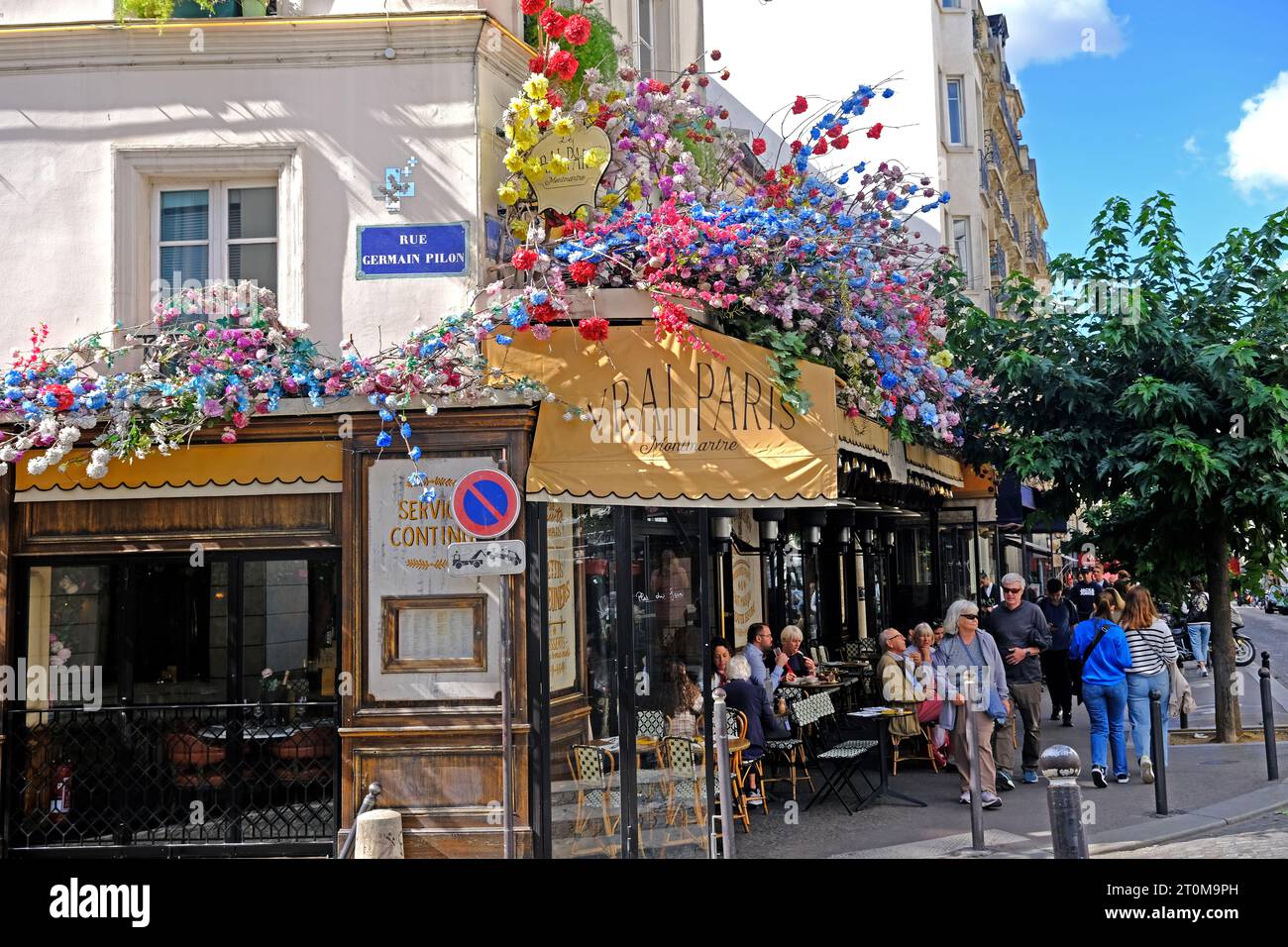 Das Café Vrai Paris im Pariser Viertel Montmartre Stockfoto