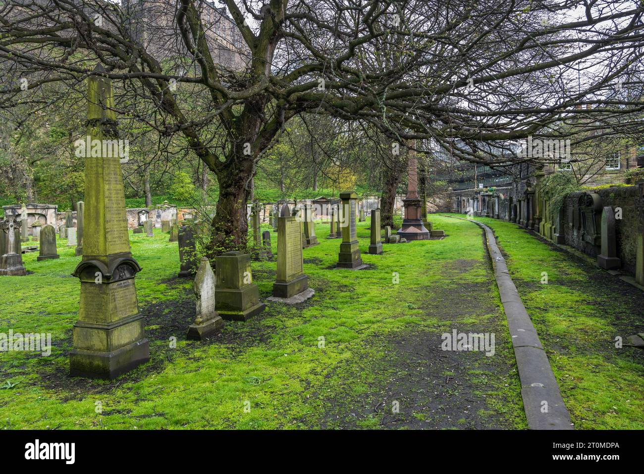 Friedhof an der King's Stables Road unterhalb von Edinburgh Castle in Edinburgh, Schottland, Großbritannien. Stockfoto