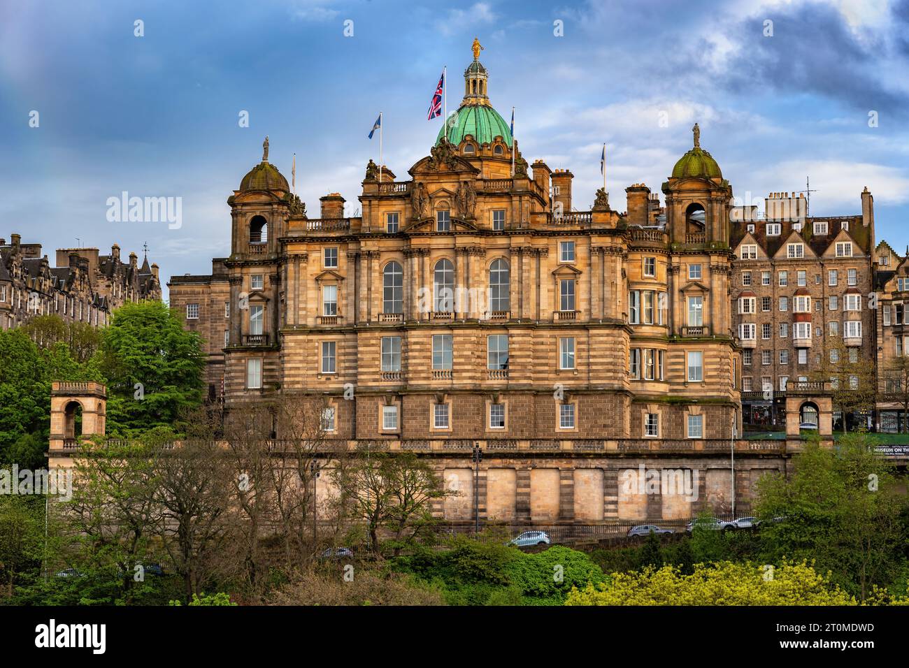Das Museum on the Mound in Edinburgh, Schottland, Großbritannien. Historisches Hauptbüro der Bank of Scotland, Barockgebäude aus dem 19. Jahrhundert mit Kuppel. Stockfoto