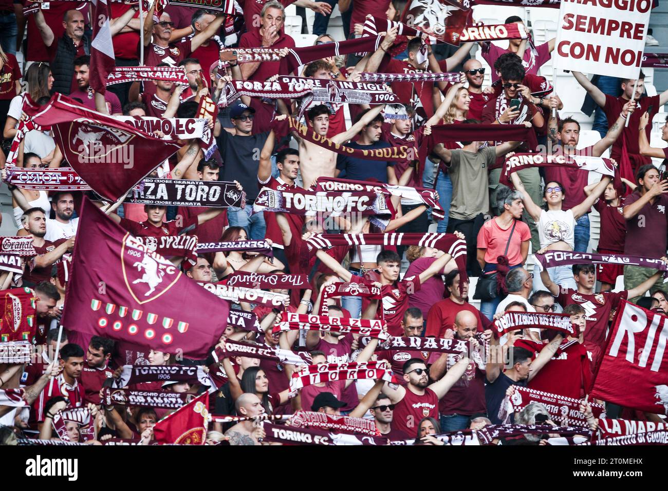 Die Fans der Torino-Fans jubeln während des Fußballspiels Nr. 8 JUVENTUS – TURIN am 7. Oktober 2023 im Allianz-Stadion in Turin, Piemont, Italien. Quelle: NurPhoto SRL/Alamy Live News Stockfoto