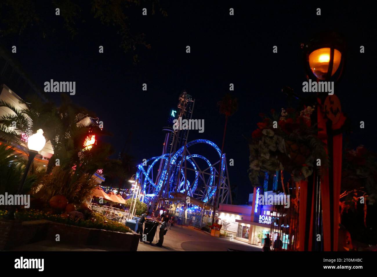 Buena Park, Kalifornien, USA 4. Oktober 2023 KnottÕs Scary Farm Halloween Haunt 50. Jahrestag auf der KnottÕs Berry Farm am 4. Oktober 2023 in Buena Park, Kalifornien, USA. Foto: Barry King/Alamy Stock Photo Stockfoto