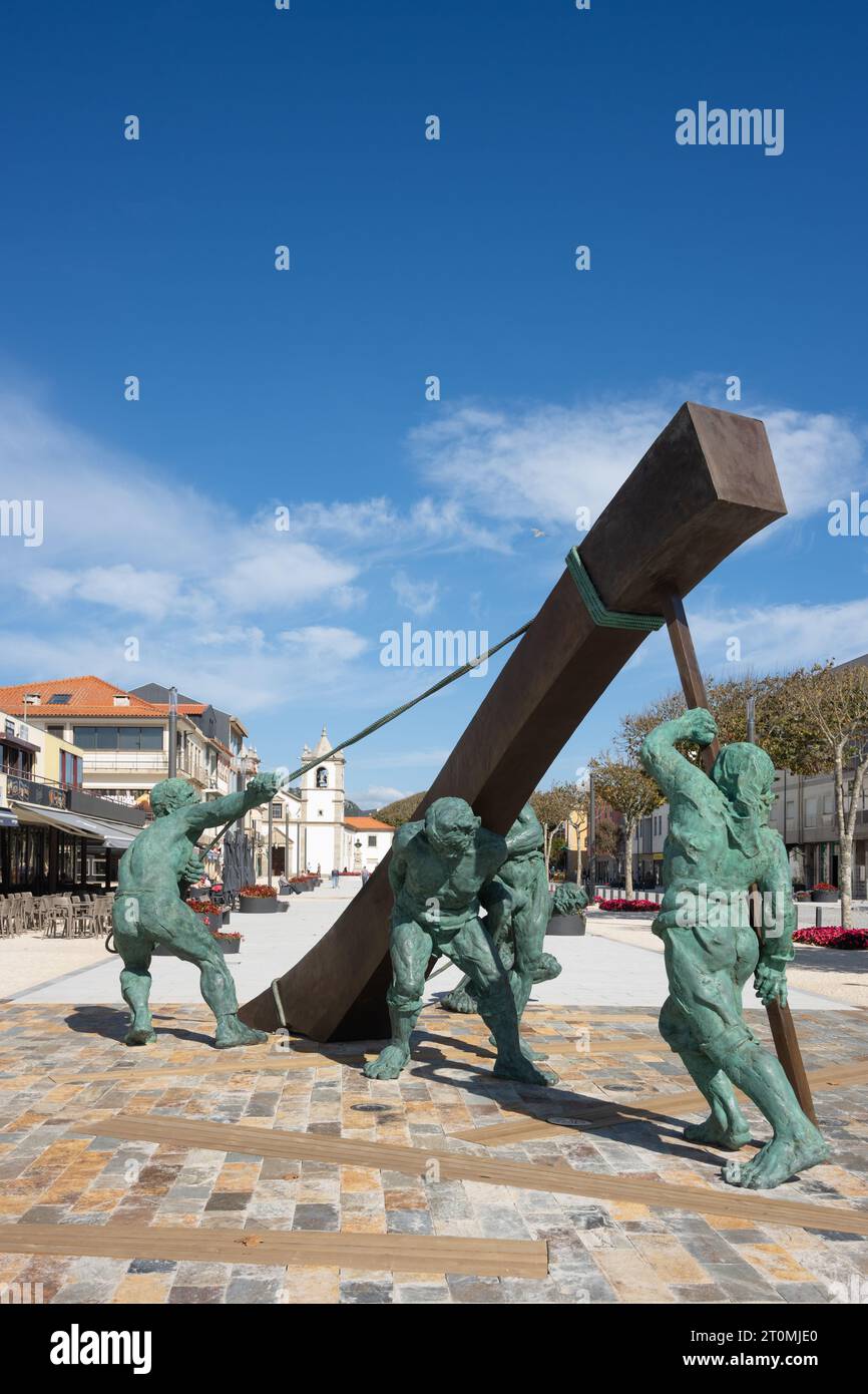 Esposende, Portugal auf dem portugiesischen Küstenweg - Denkmal für die Menschen des Meeres Stockfoto