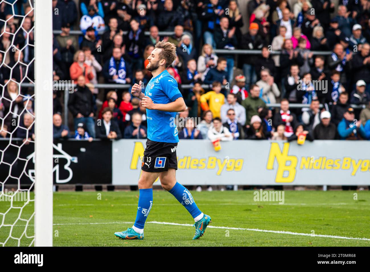 Halmstad, Schweden. Oktober 2023. Jack Cooper Love (13) von Halmstad BK wurde während des Allsvenskan-Spiels zwischen Halmstads BK und Degerfors im Oerjans Vall in Halmstad gesehen. (Foto: Gonzales Photo/Alamy Live News Stockfoto