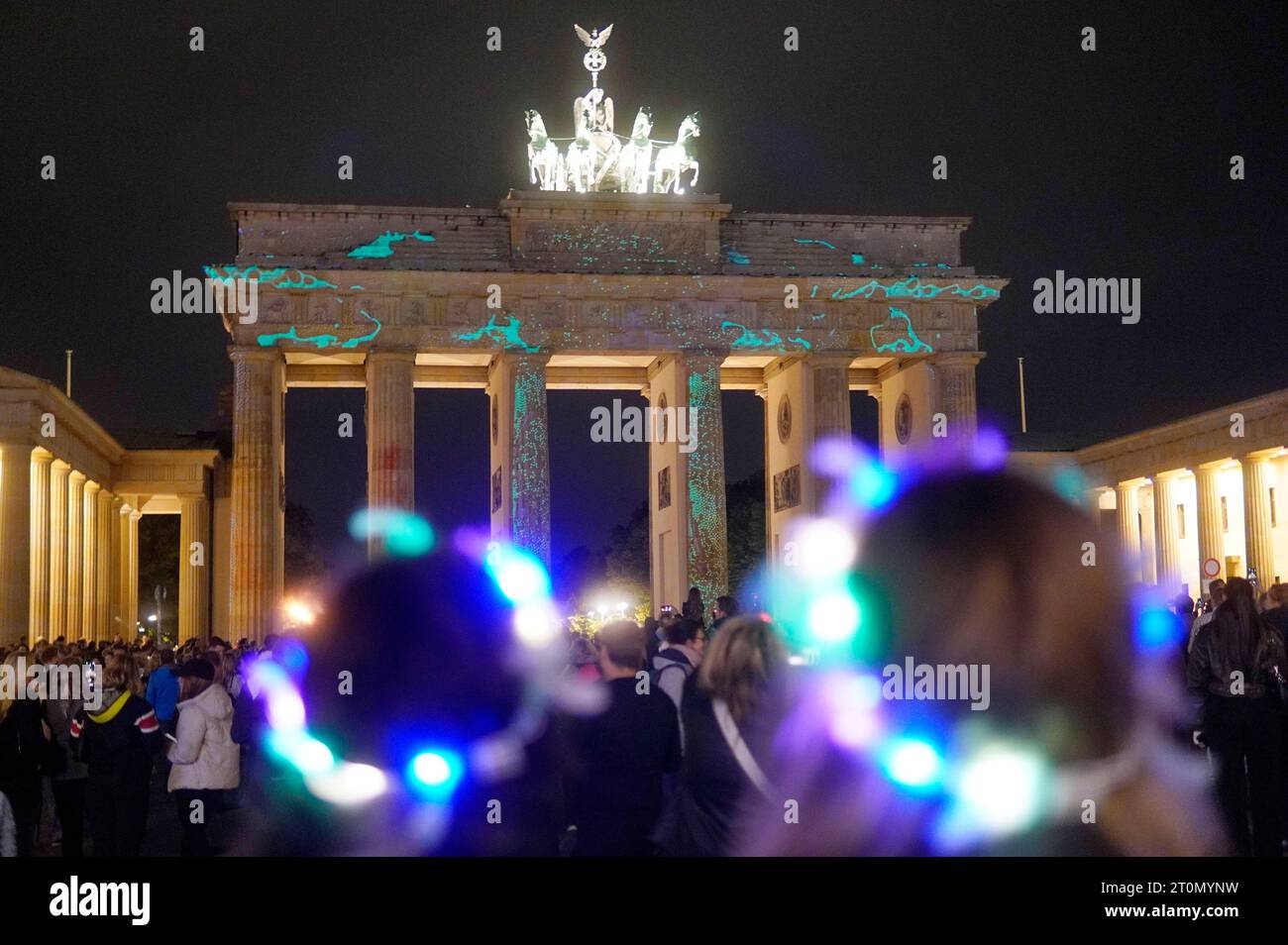 Das Brandenburger Tor beim Lichterfest 2023. Das Lichterfest Berlin
