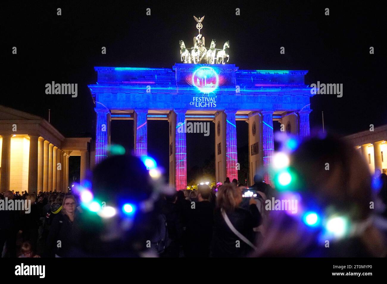 Das Brandenburger Tor beim Lichterfest 2023. Das Lichterfest Berlin