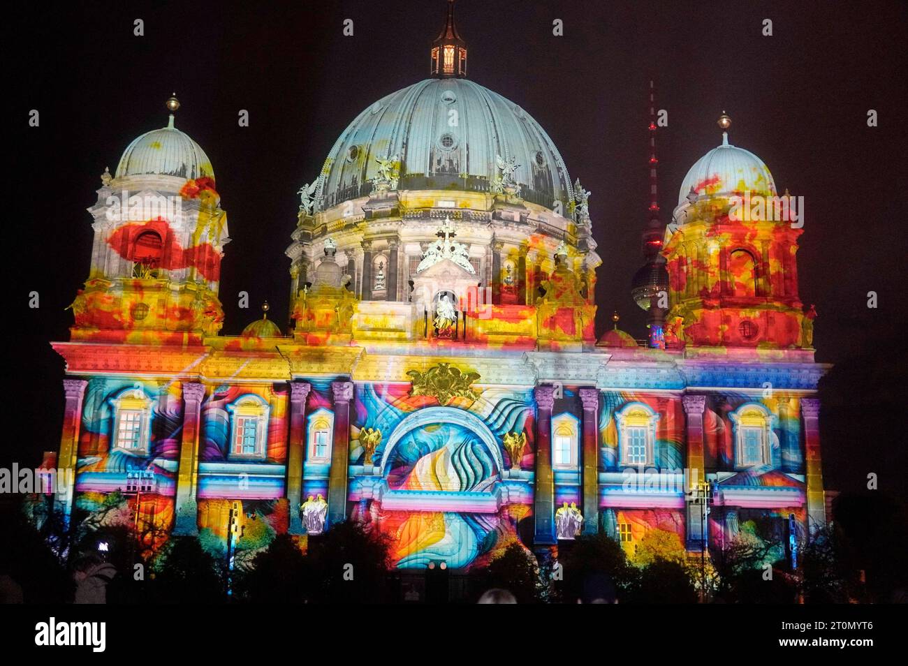 Der Berliner Dom beim Lichterfest 2023. Das Lichterfest Berlin gehört