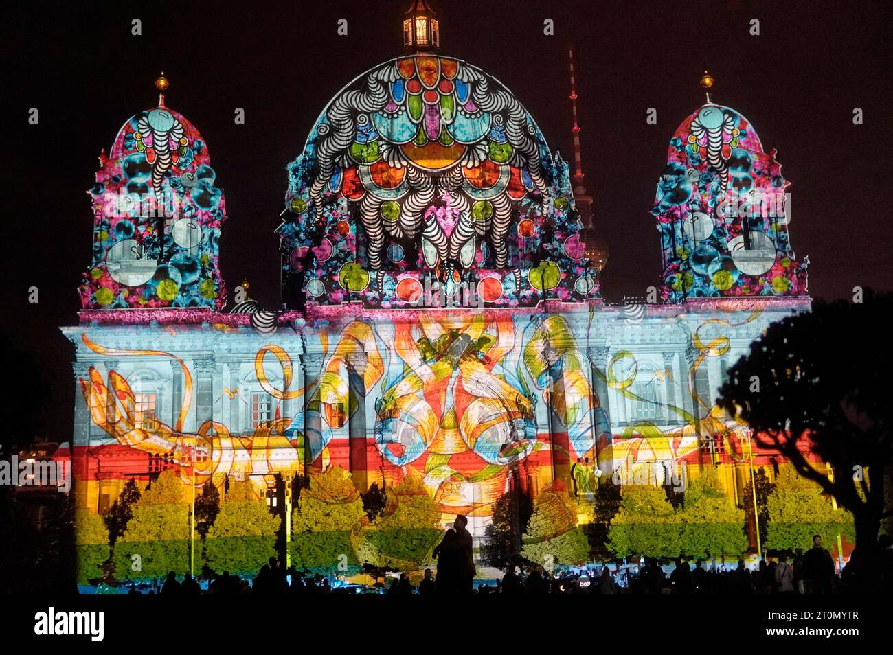 Der Berliner Dom beim Lichterfest 2023. Das Lichterfest Berlin gehört