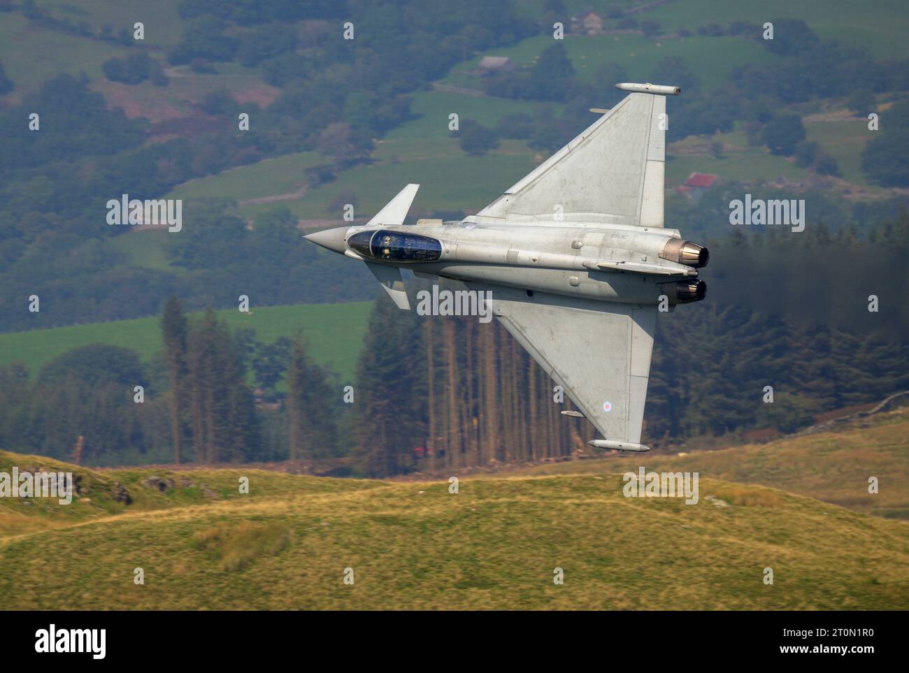 RAF Typhoon FGR 4, Durchführung von niedrigen Flugausbildung in Snowdonia, Wales. Die Mach Loop, LFA7, Niedrig fliegende Bereich 7, Stockfoto