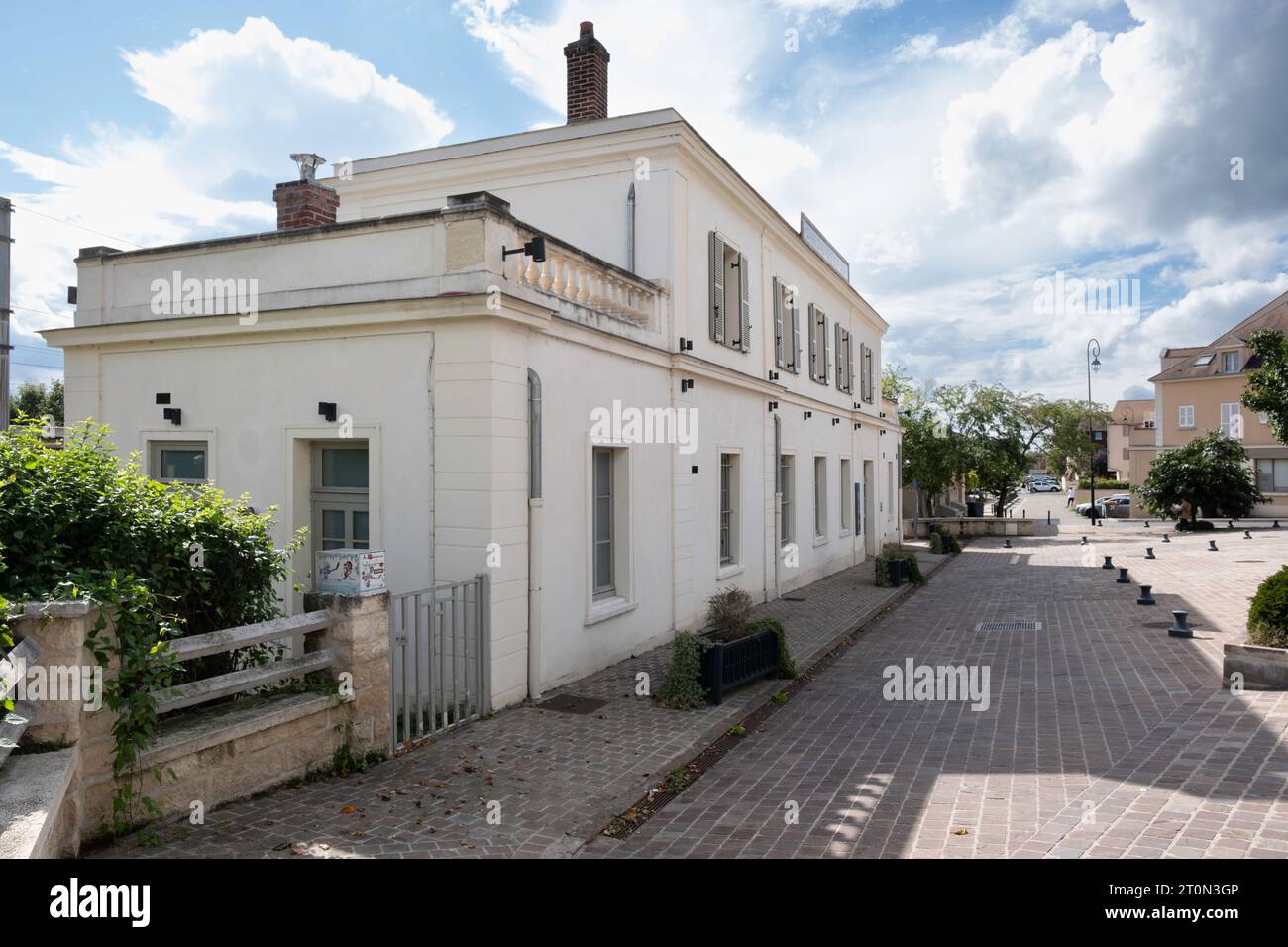 Der Bahnhof Auvers-sur-Oise (Gare d'Auvers-sur-Oise) ist ein kleiner französischer Bahnhof an der Bahnstrecke Pierrelaye-Creil Stockfoto