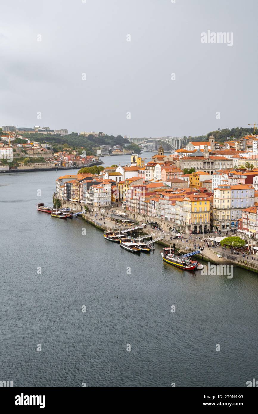 Porto, Portugal - Blick von der Brücke Dom Luis I auf den Bezirk Ribeira Stockfoto