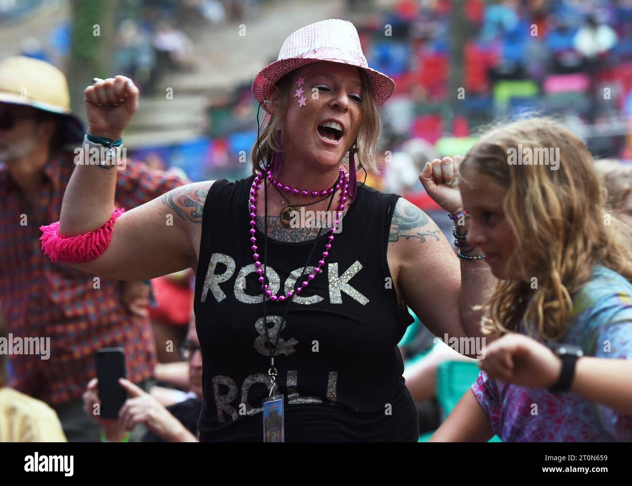 Live Oak, Usa. Oktober 2023. Beim siebten jährlichen Musikfestival Suwannee Roots Revival im Spirit of the Suwannee Music Park in Live Oak tanzen die Menschen zur Musik. (Foto: Paul Hennessy/SOPA Images/SIPA USA) Credit: SIPA USA/Alamy Live News Stockfoto