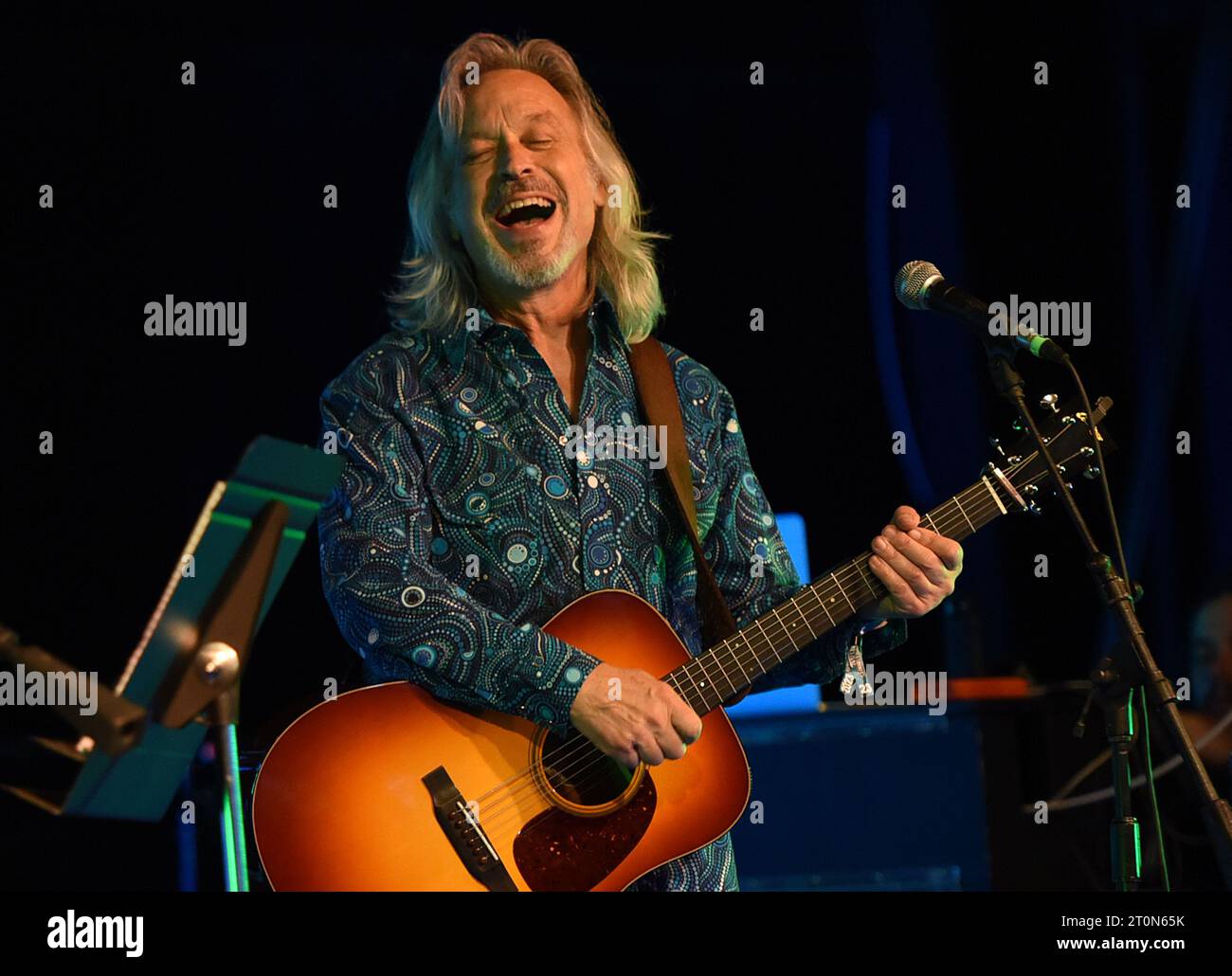 Live Oak, Usa. Oktober 2023. Jim Lauderdale tritt beim siebten jährlichen Suwannee Roots Revival Musikfestival im Spirit of the Suwannee Music Park in Live Oak auf. (Foto: Paul Hennessy/SOPA Images/SIPA USA) Credit: SIPA USA/Alamy Live News Stockfoto