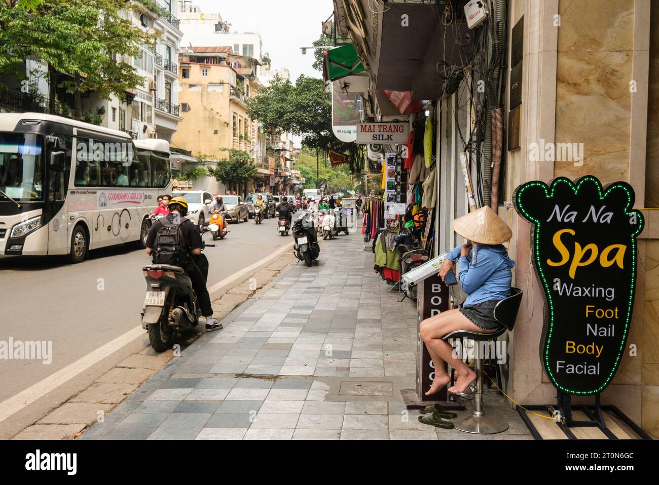 Hanoi, Vietnam. Straßenszene, Hang Bong Street, Altstadt. Stockfoto