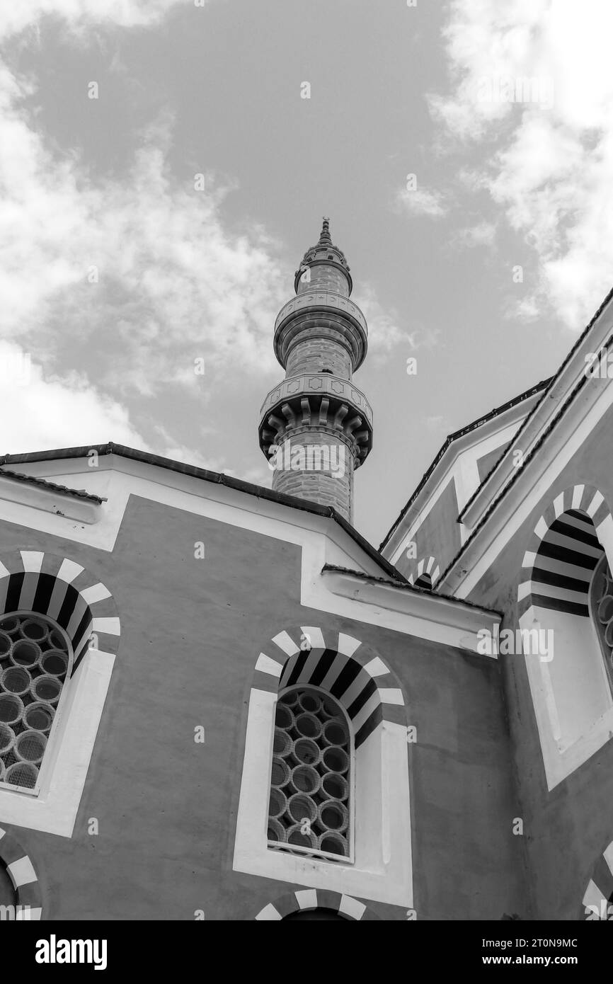 Schwarz-weiße Suleymaniye Moschee (Moschee von Suleiman) historisches religiöses Wahrzeichen außerhalb der Altstadt von Rhodos Stockfoto