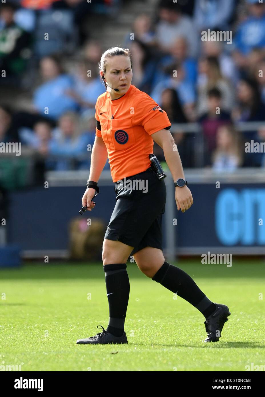 Manchester, Großbritannien. Oktober 2023. Schiedsrichterin Emily Heaslip beim Spiel der Barclays FA Women's Super League im Academy Stadium, Manchester. Der Bildnachweis sollte lauten: Gary Oakley/Sportimage Credit: Sportimage Ltd/Alamy Live News Stockfoto