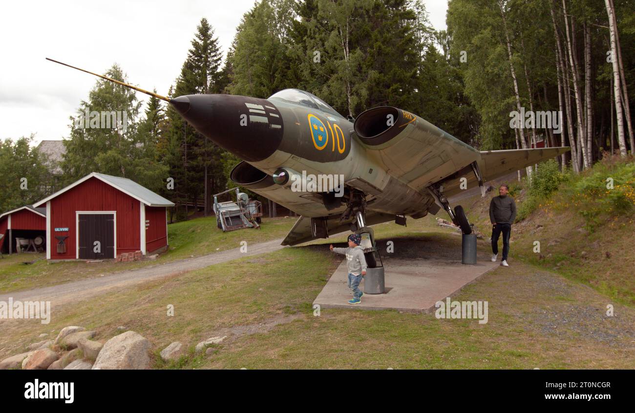 MANNAMINNE, SCHWEDEN AM 19. JULI 2017. Ansicht eines SAAB J35 DRAKEN auf dem Boden. Unbekannter Besucher. Redaktionelle Verwendung. Stockfoto