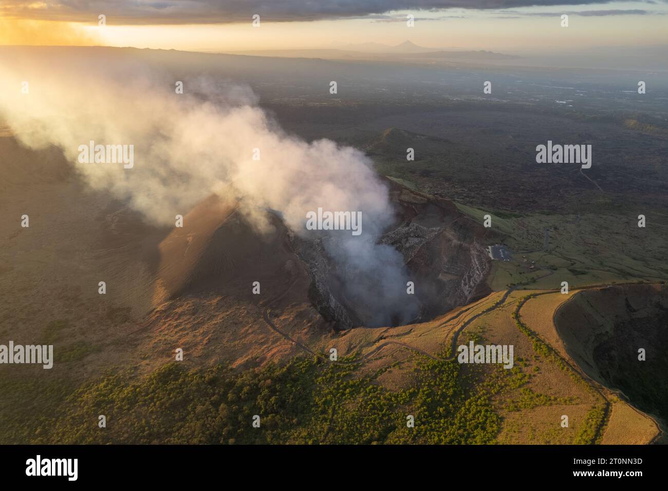 Sonnenuntergang Hintergrund auf der Natur vulkanischer Masaya Park aus der Vogelperspektive Stockfoto