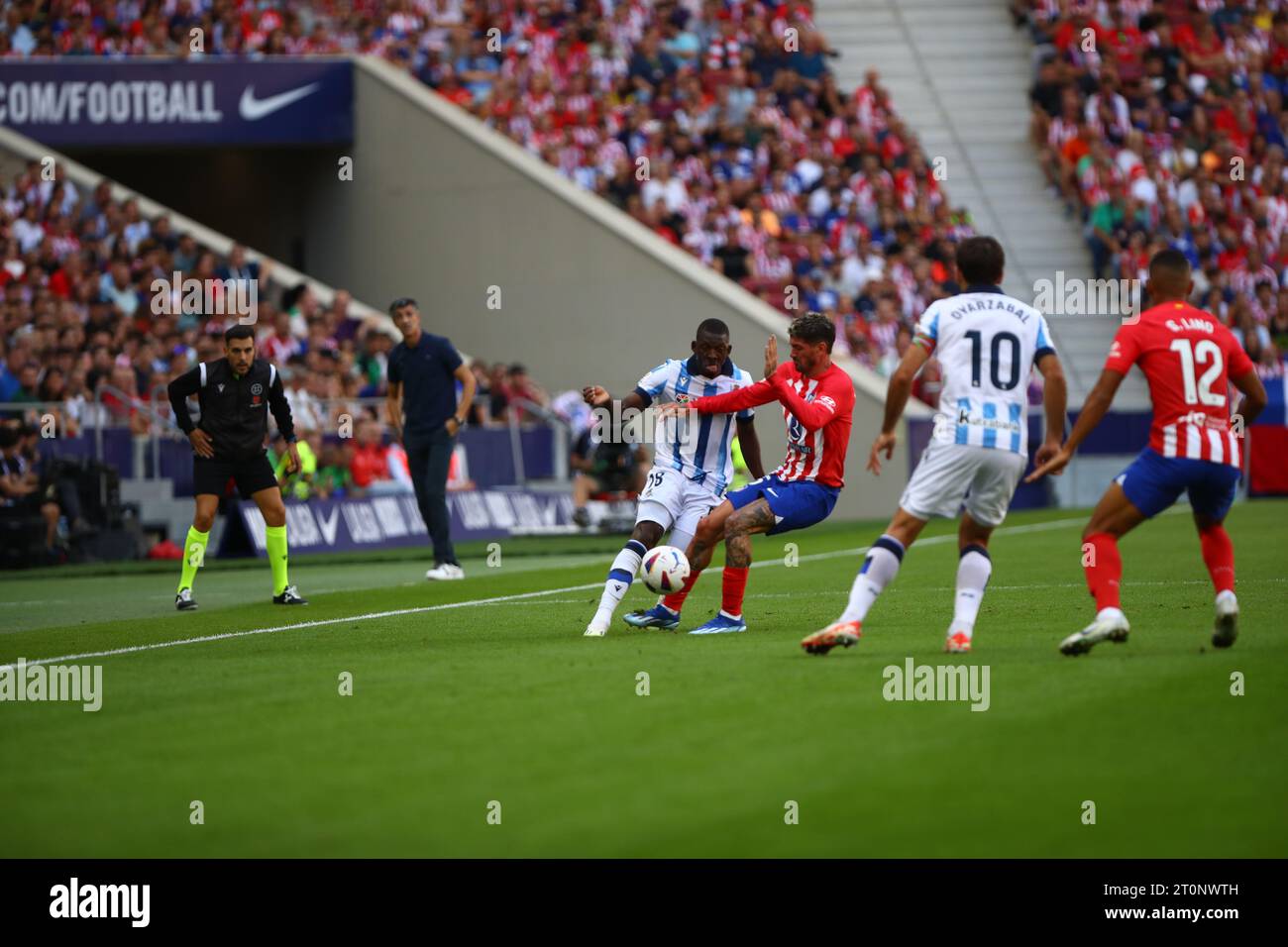 Madrid, Spanien. Oktober 2023. Real Sociedad’s H. Traoré im Einsatz während des 9. Tages des La Liga EA Sports Match zwischen Atletico de Madrid und Real Sociedad im Civitas Metropolitano Stadium in Madrid, Spanien, am 8. Oktober 2023. Quelle: Edward F. Peters/Alamy Live News Stockfoto