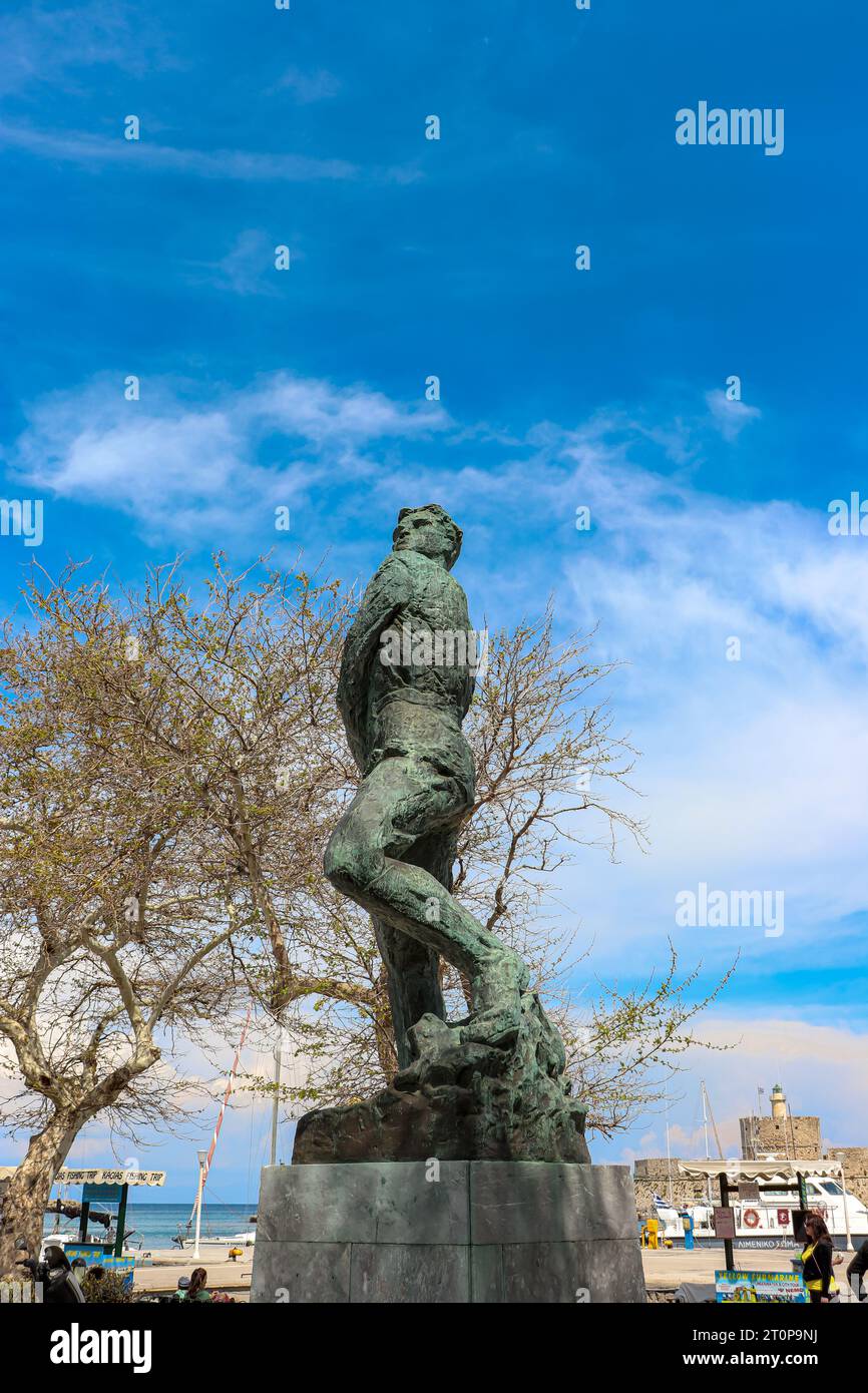 Denkmal für Alexandros Diakos, einen Armeeleutnant, der als erster griechischer Offizier im Zweiten Weltkrieg auf dem Schlachtfeld fiel Stockfoto