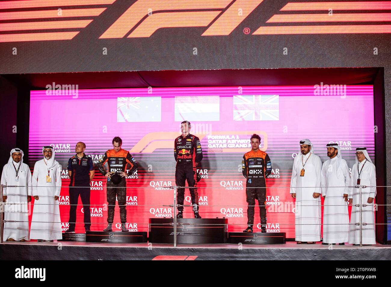 Doha, Katar. Oktober 2023. Gianpiero Lambiase (Oracle Red Bull Racing), #81 Oscar Piastri (aus, McLaren F1 Team), #1 Max Verstappen (NLD, Oracle Red Bull Racing), #4 Lando Norris (GBR, McLaren F1 Team), F1 Grand Prix von Katar auf dem Lusail International Circuit am 8. Oktober 2023 in Doha, Katar. (Foto von HOCH ZWEI) Credit: dpa/Alamy Live News Stockfoto