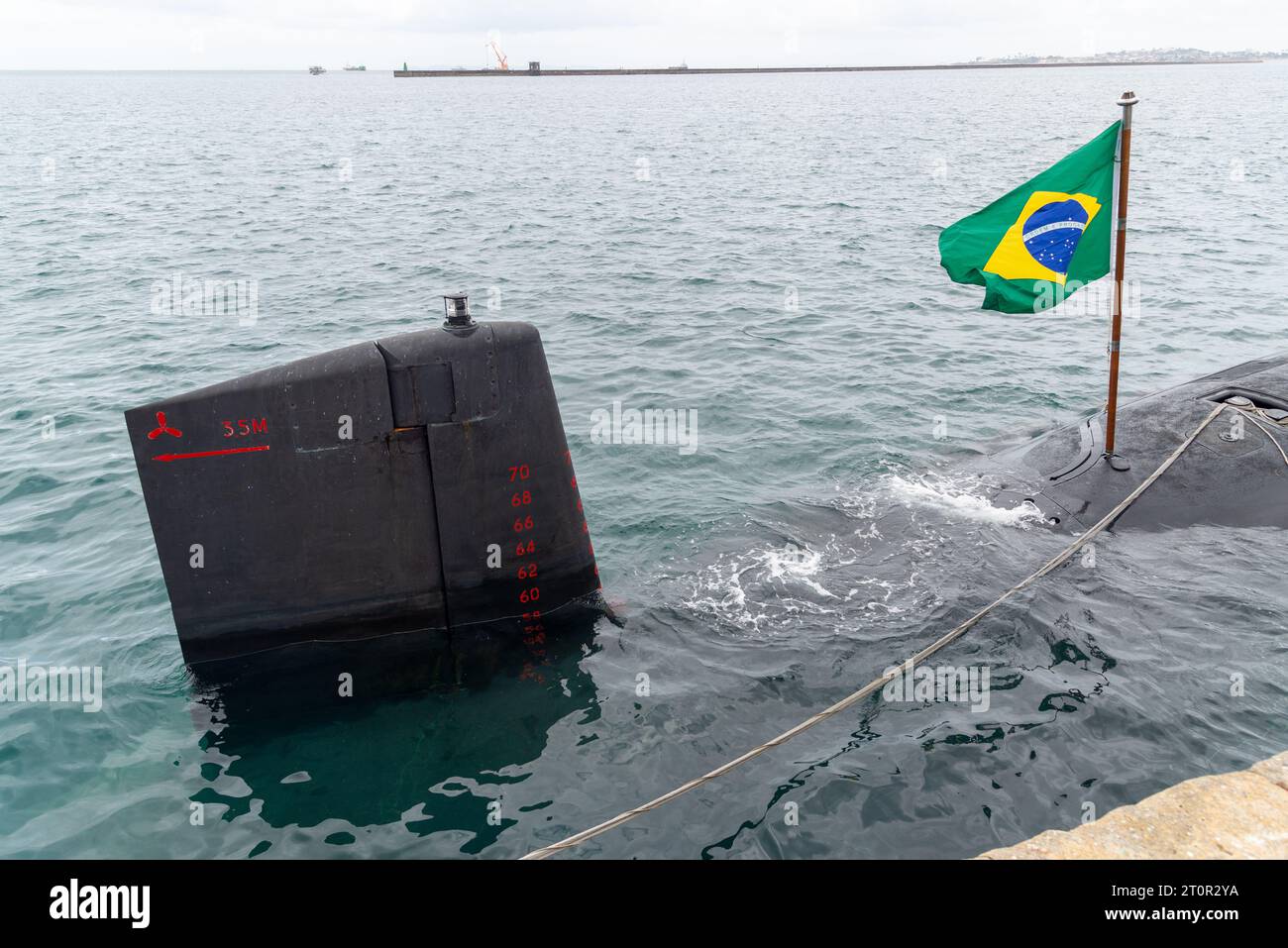 Salvador, Bahia, Brasilien - 08. Oktober 2023: U-Boot Riachuelo S40 von der brasilianischen Marine hielt am Seehafen der Stadt Salvador, Bahia. Stockfoto