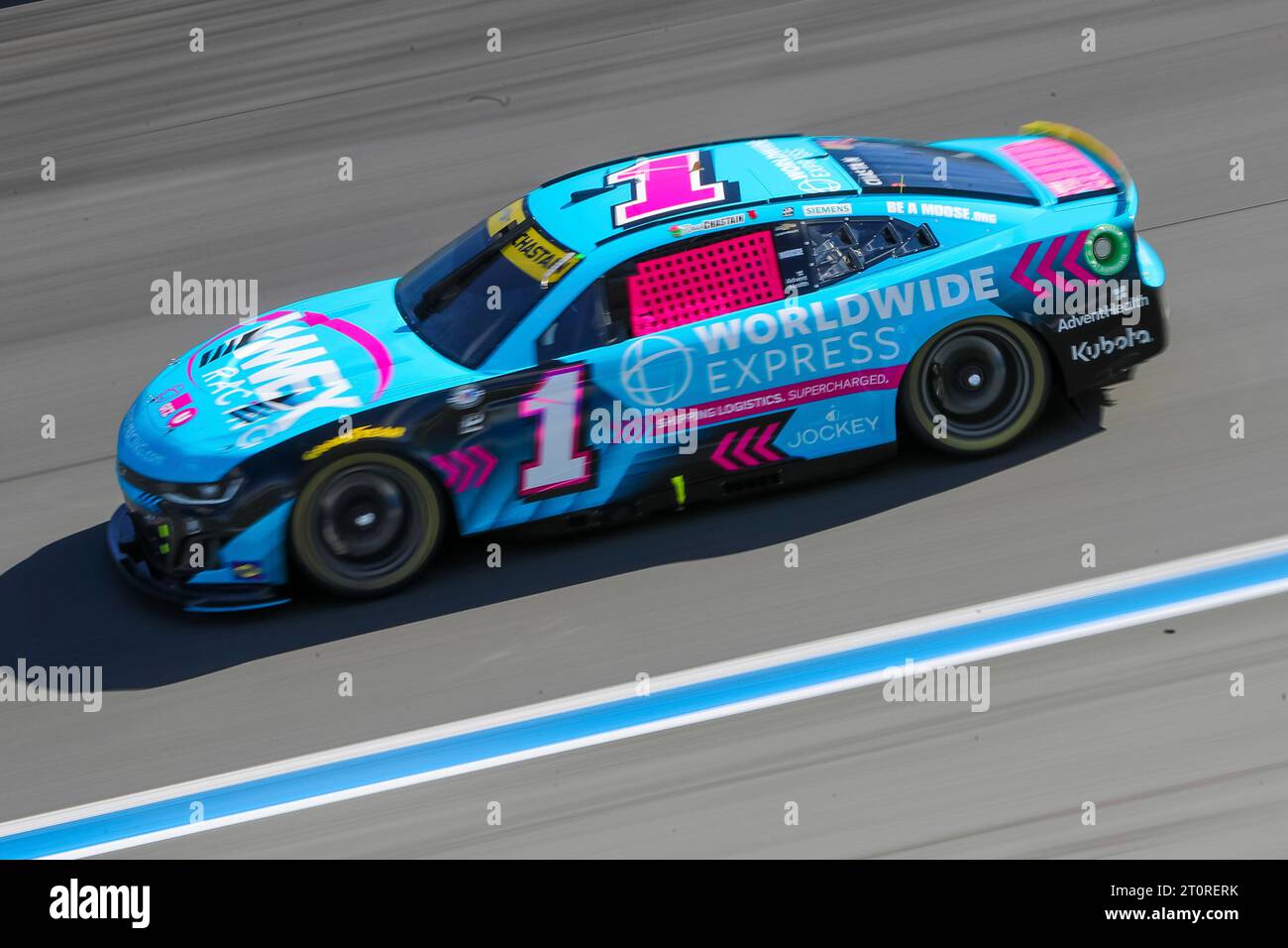 CONCORD, NC - OCTOBER 08: Ross Chastain, driver of the #1 Worldwide Express Chevrolet, drives during the NASCAR Cup Series Playoff Bank of America ROVAL 400 at Charlotte Motor Speedway Road Course in Concord, North Carolina on Oct 8, 2023. (Photo by David Jensen/Icon Sportswire) (Icon Sportswire via AP Images) Stockfoto