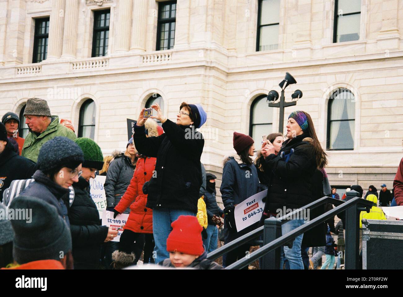 Eine Serie von Bildern, die bei einem Protest gegen die Waffenkontrolle in St. Paul, Minnesota, aufgenommen wurden Stockfoto